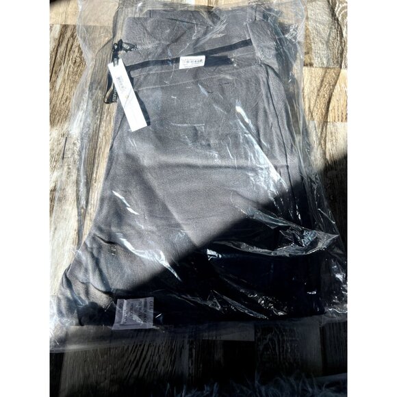 Coco + Carmen Leggings - Grey with Black Accent on Waist- L/XL - Picture 2 of 6